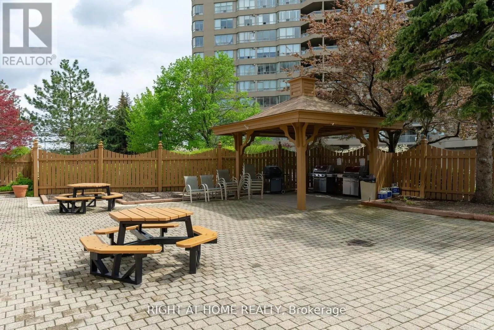 1123 - 25 AUSTIN DRIVE