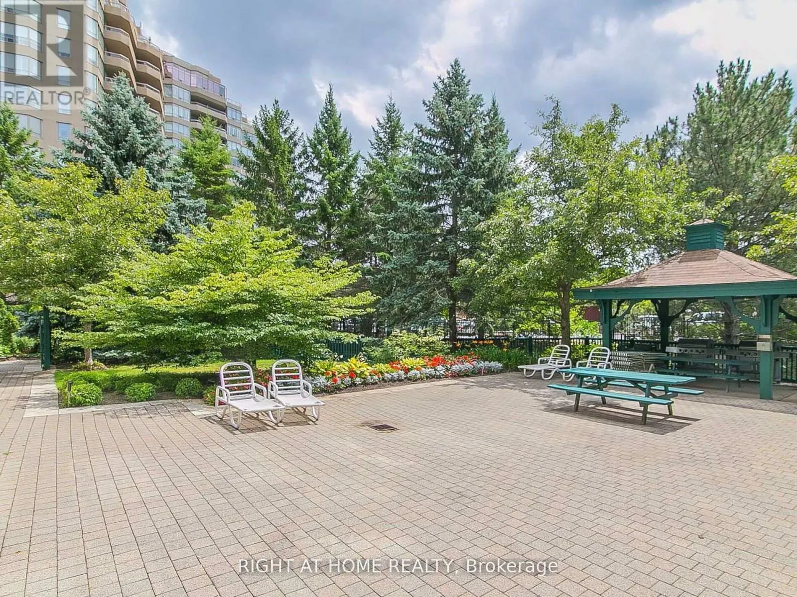 1123 - 25 AUSTIN DRIVE