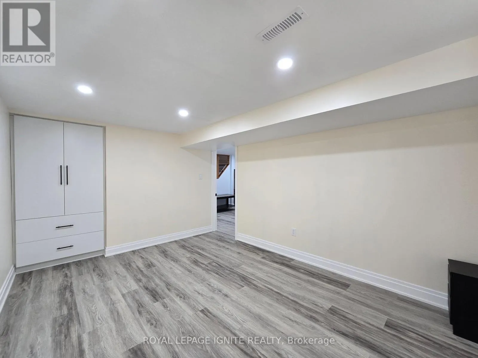 BASEMENT - 764 ELGIN STREET