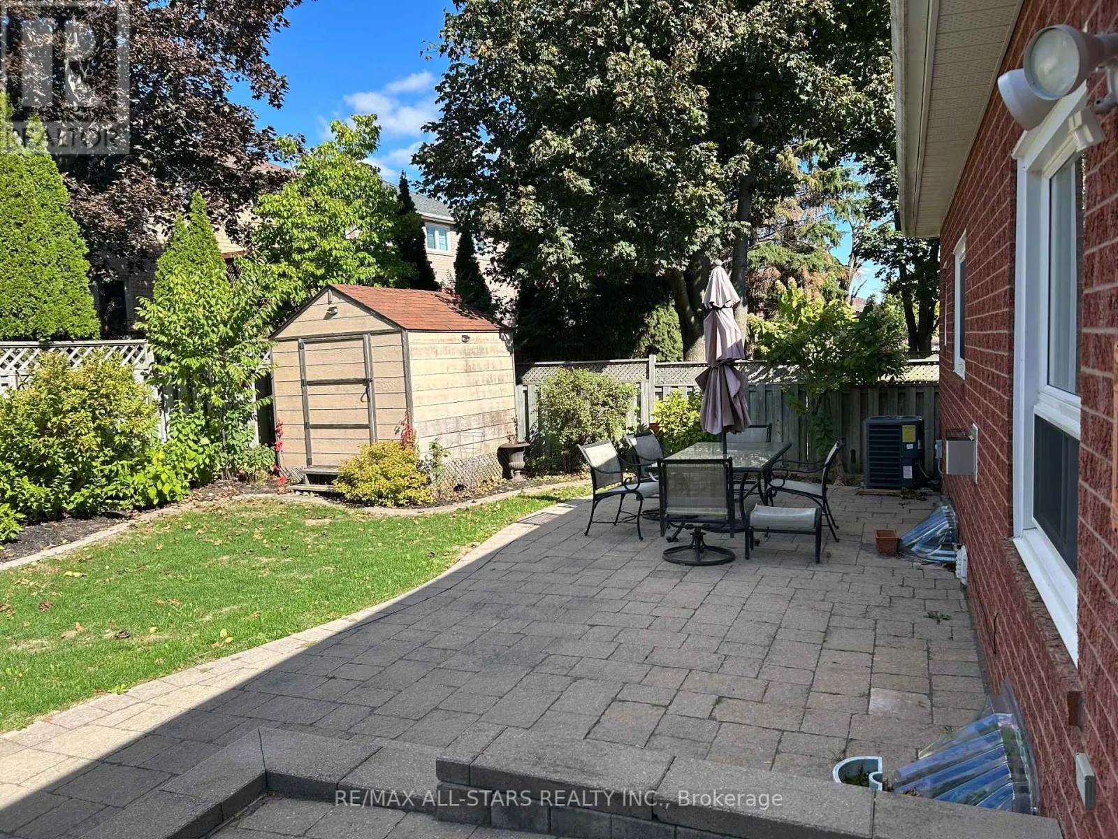 FULL HOUSE - 171 SHAFTSBURY AVENUE