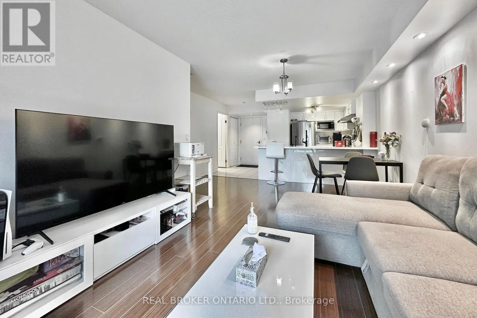 206 - 135 POND DRIVE