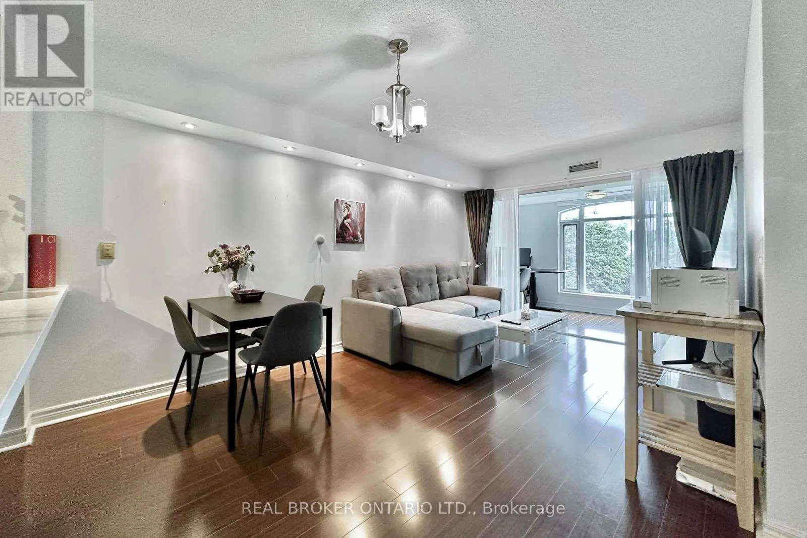 206 - 135 POND DRIVE