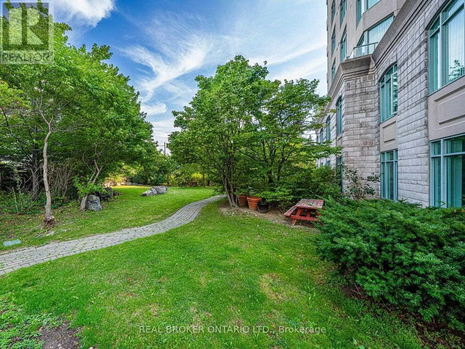 206 - 135 POND DRIVE