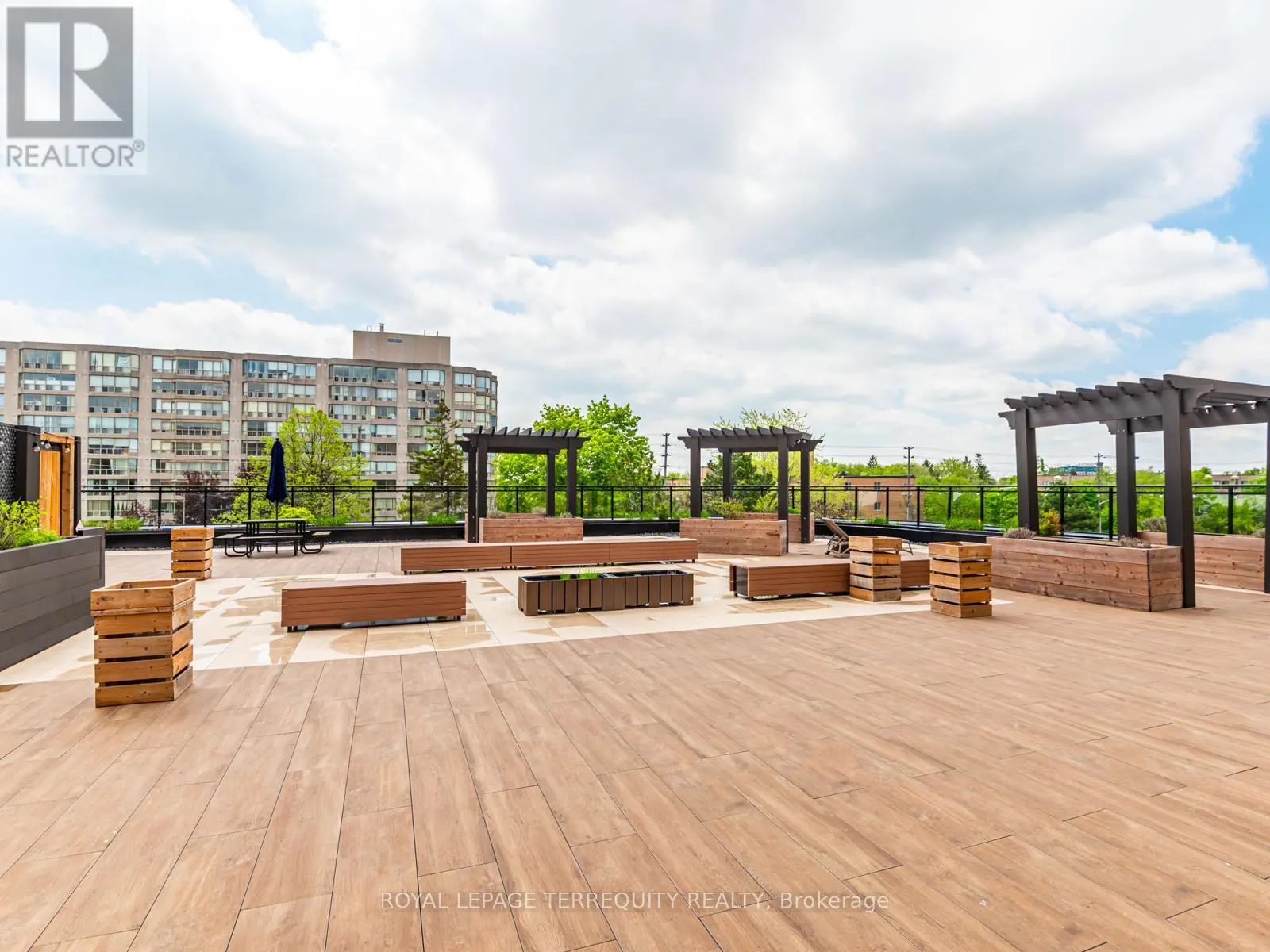203 - 326 MAJOR MACKENZIE DRIVE E