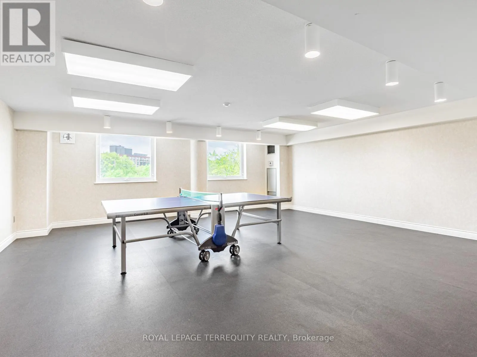 203 - 326 MAJOR MACKENZIE DRIVE E