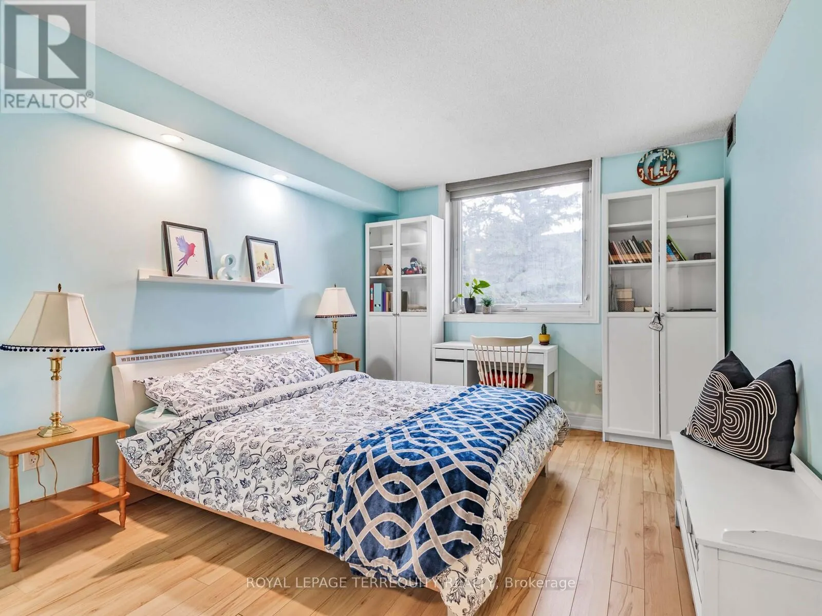 203 - 326 MAJOR MACKENZIE DRIVE E