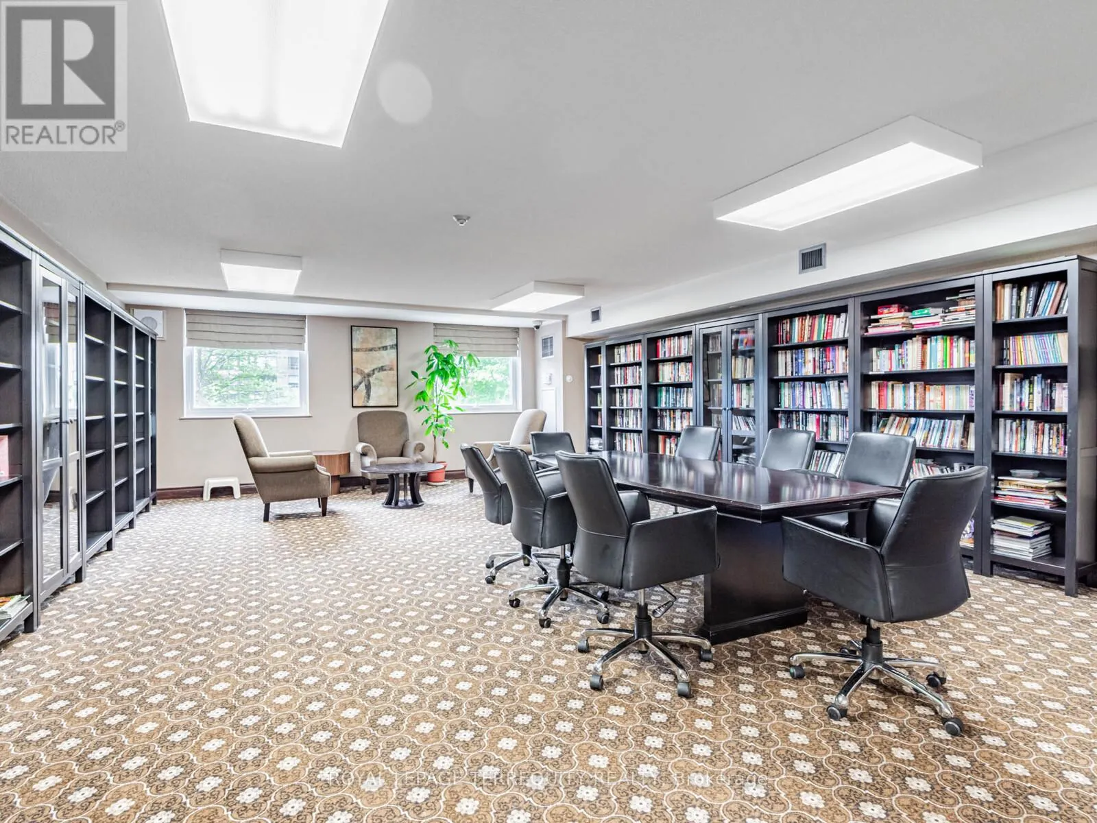 203 - 326 MAJOR MACKENZIE DRIVE E