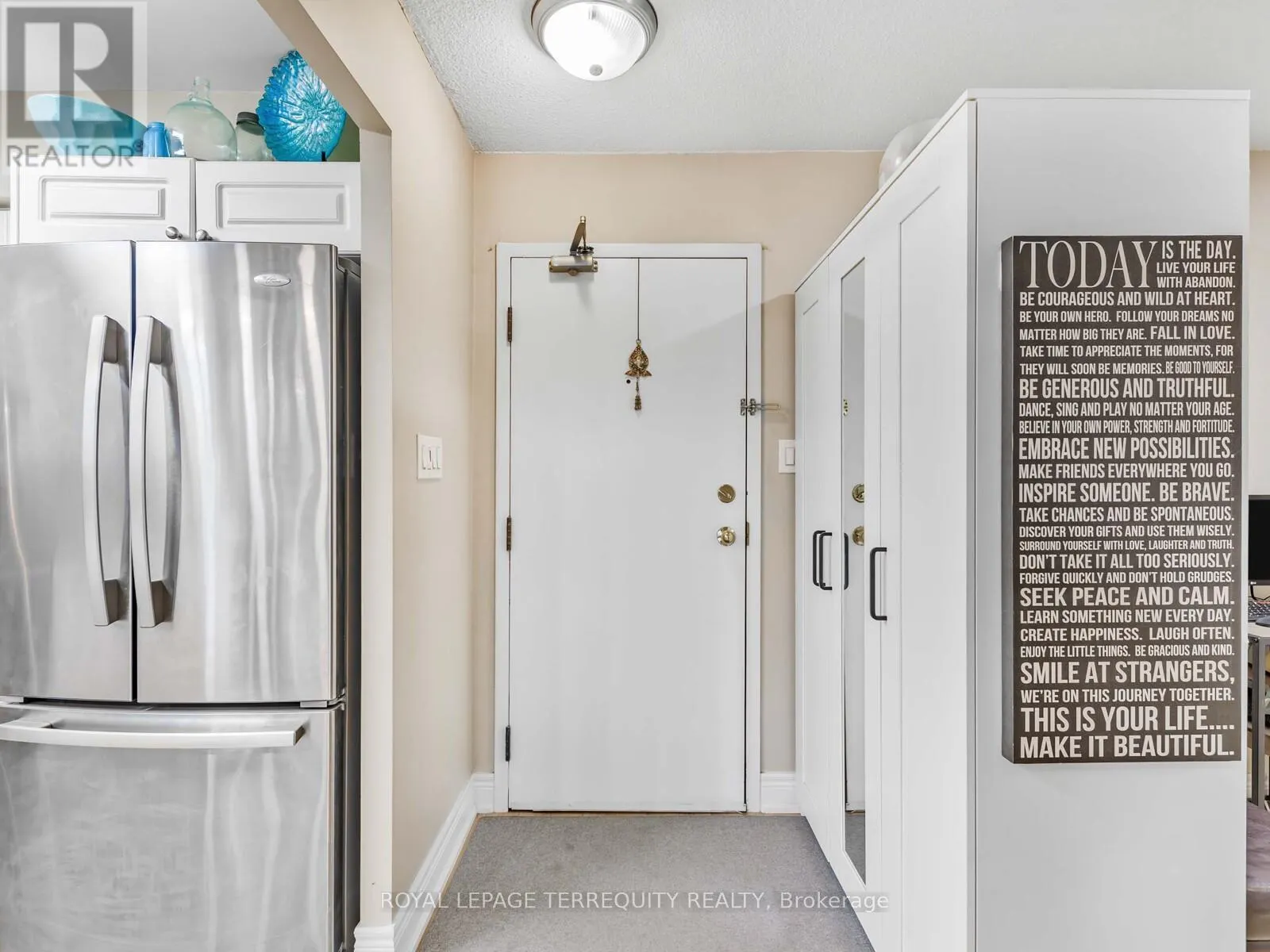 203 - 326 MAJOR MACKENZIE DRIVE E