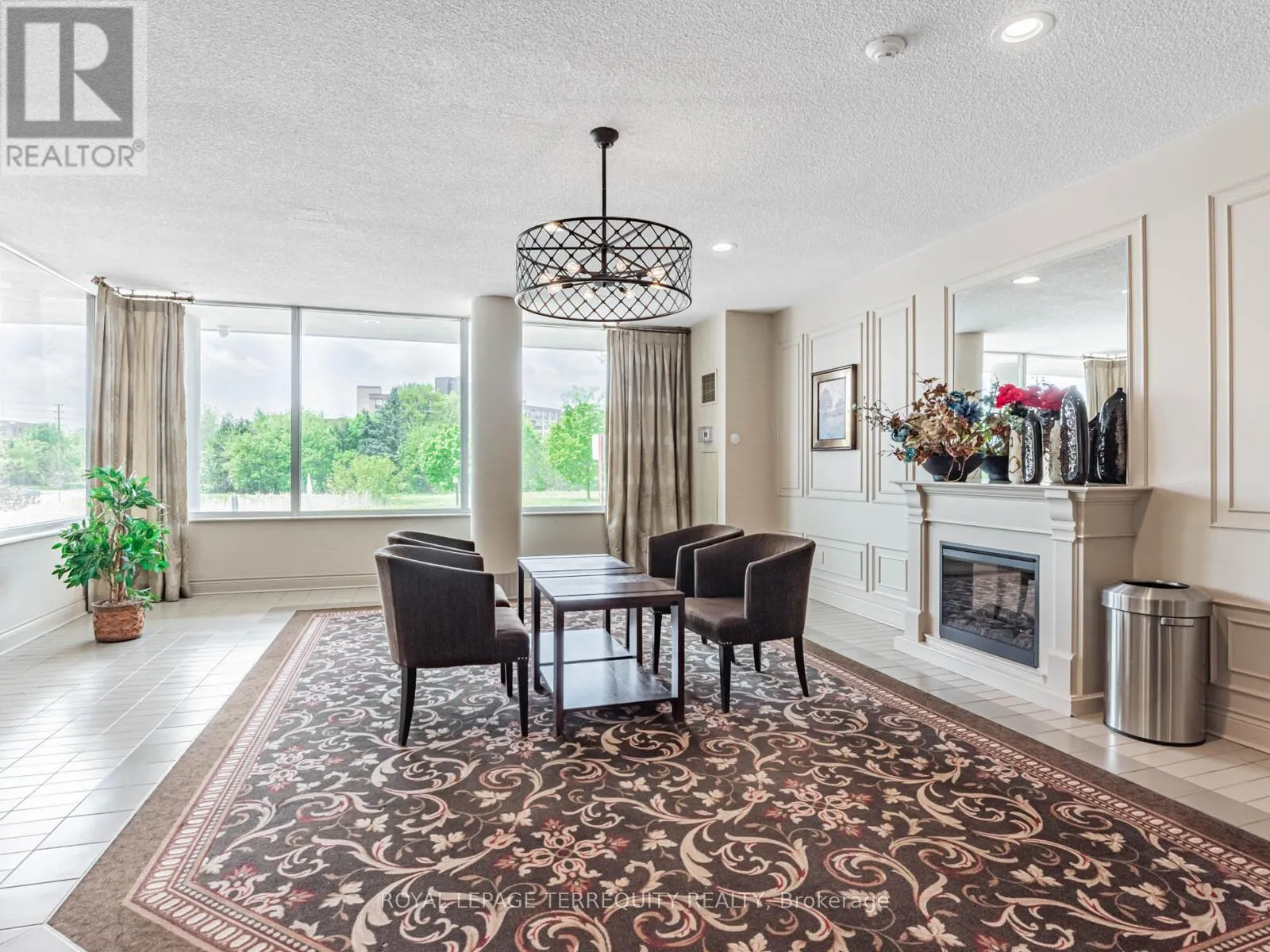 203 - 326 MAJOR MACKENZIE DRIVE E