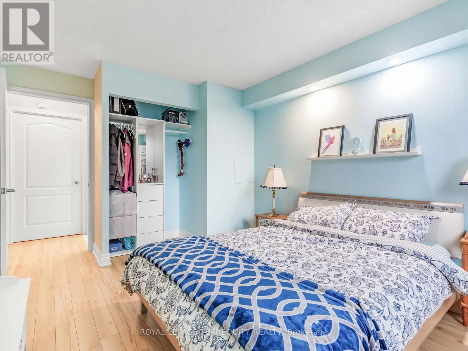203 - 326 MAJOR MACKENZIE DRIVE E