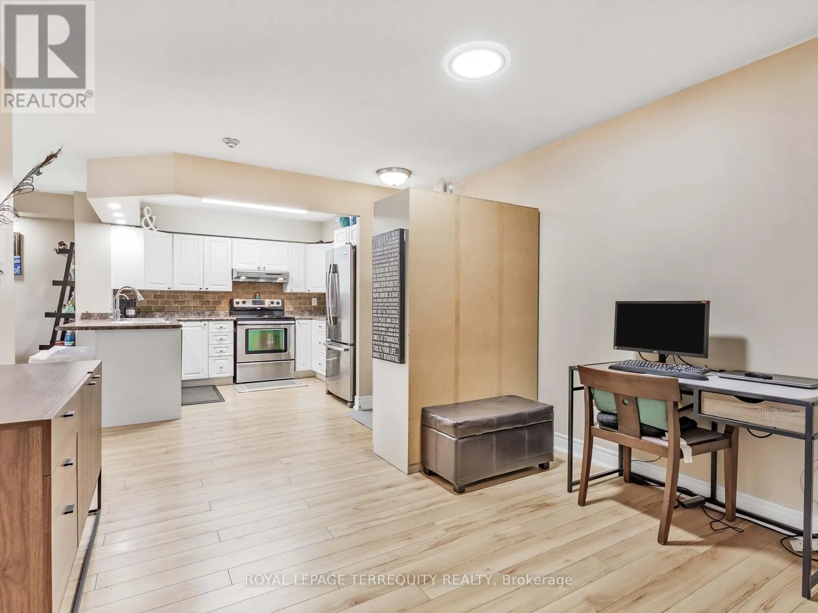 203 - 326 MAJOR MACKENZIE DRIVE E