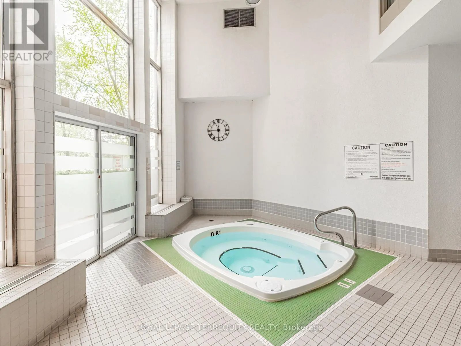 203 - 326 MAJOR MACKENZIE DRIVE E