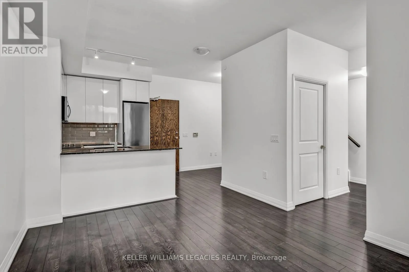 106 - 99 EAGLE ROCK WAY