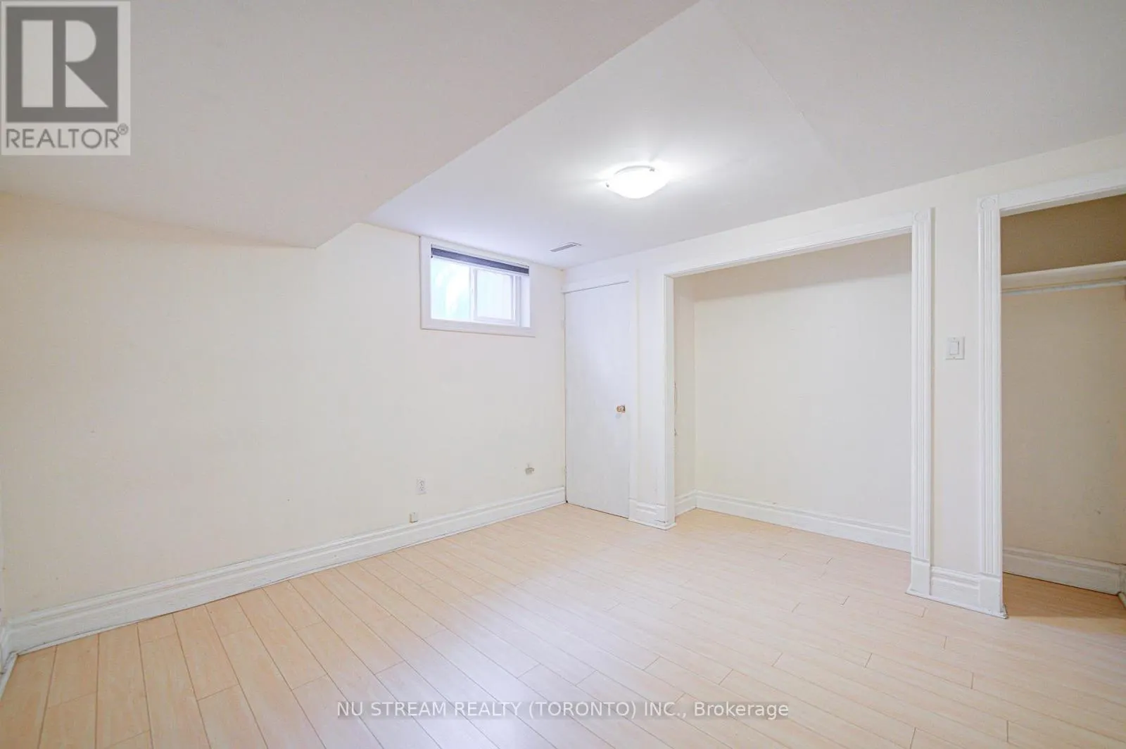 8 HEMINGWAY CRESCENT