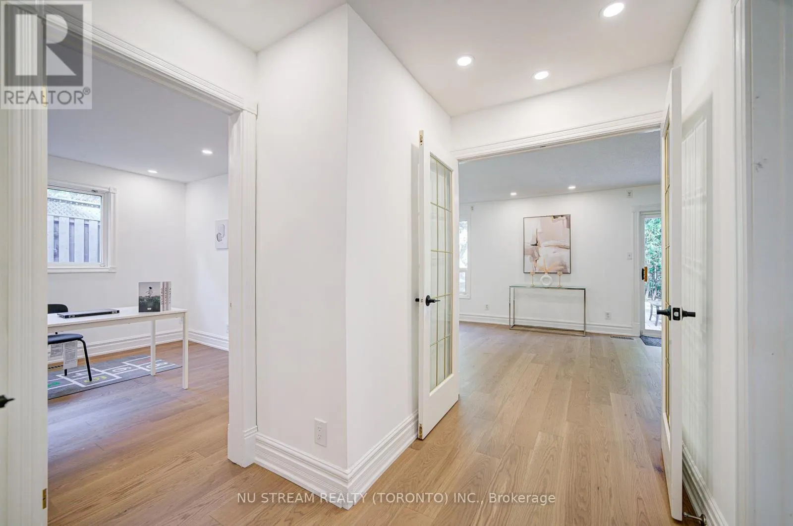 8 HEMINGWAY CRESCENT