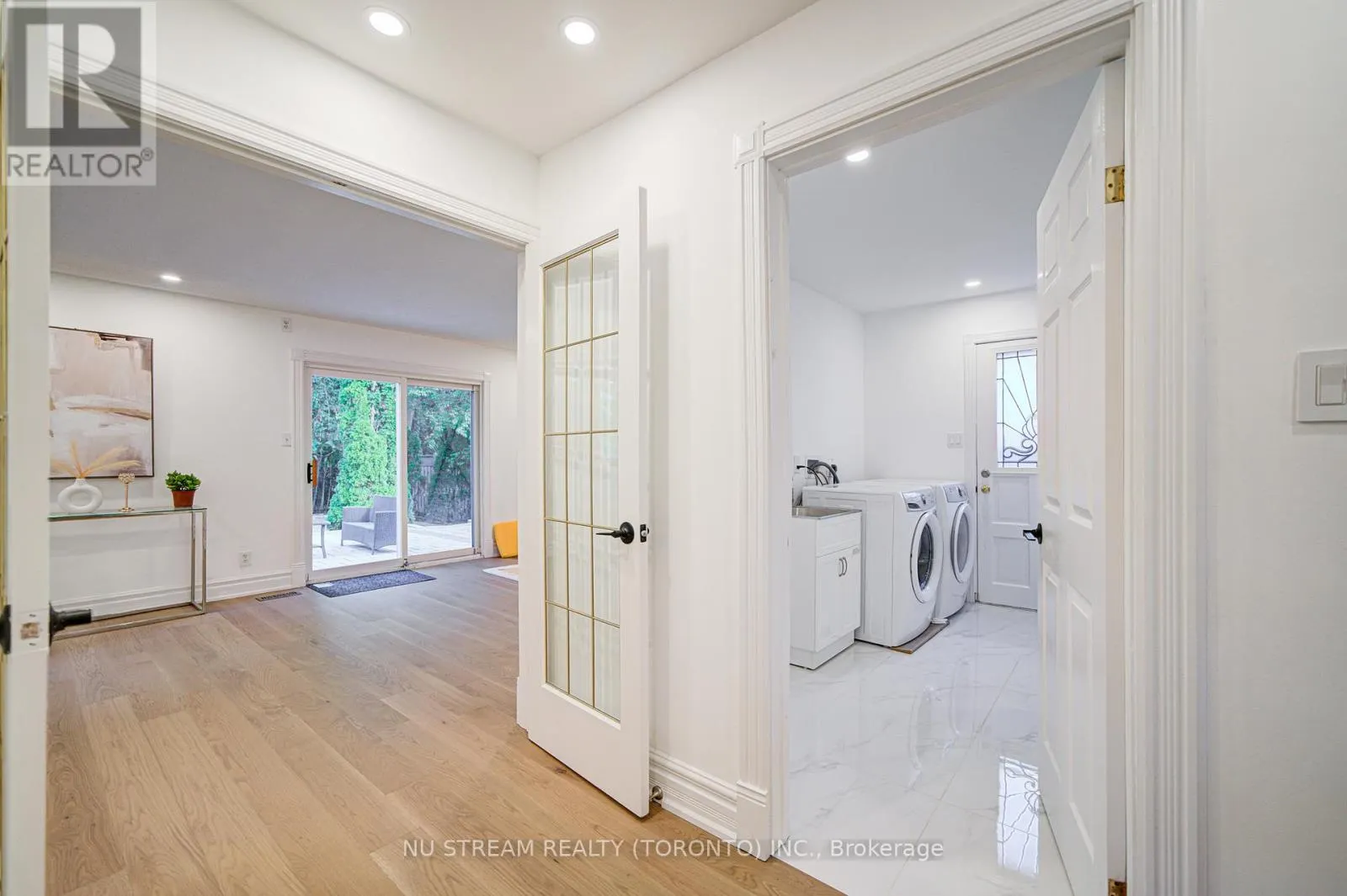 8 HEMINGWAY CRESCENT