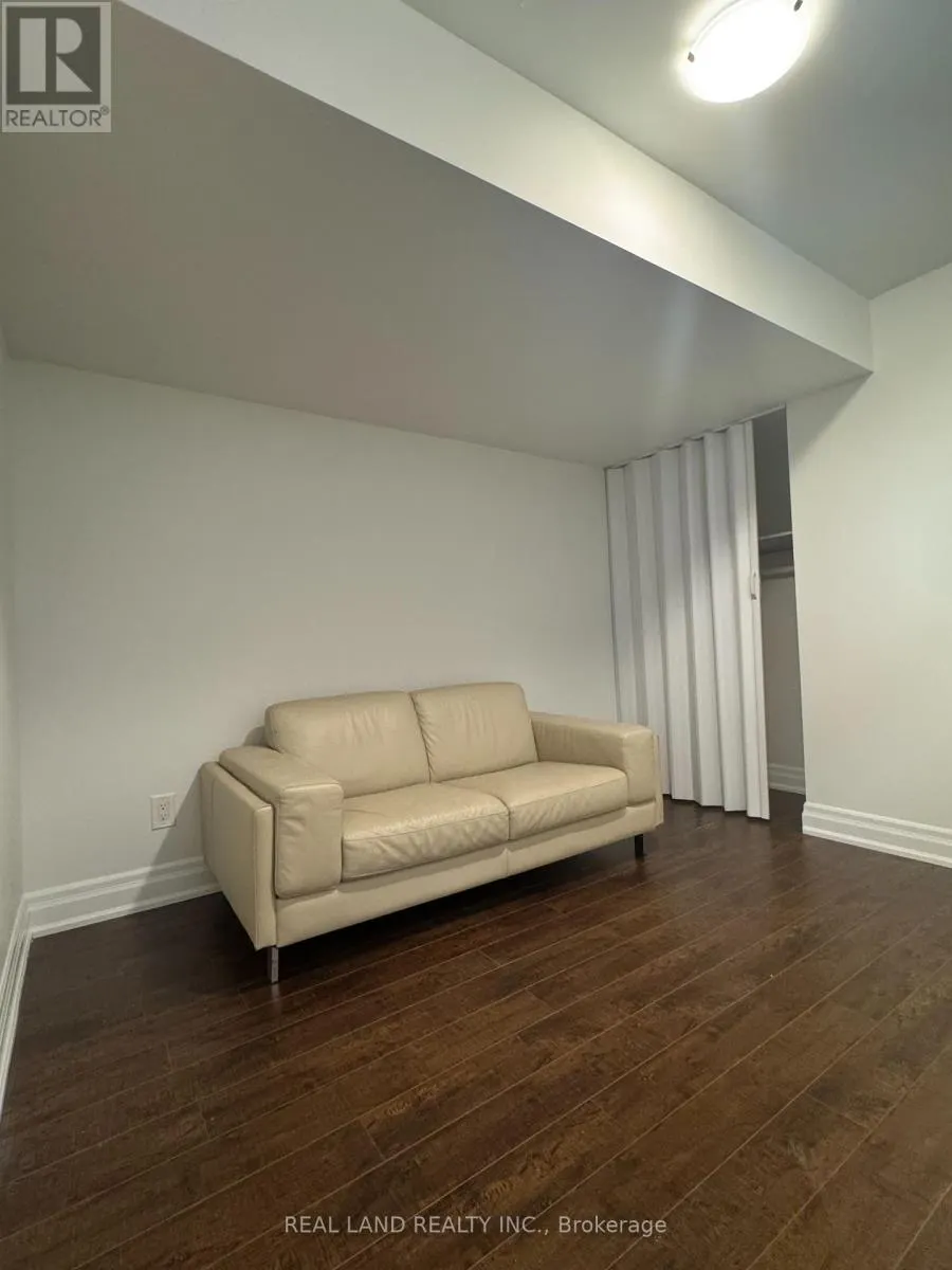 29 MAYFAIR COURT
