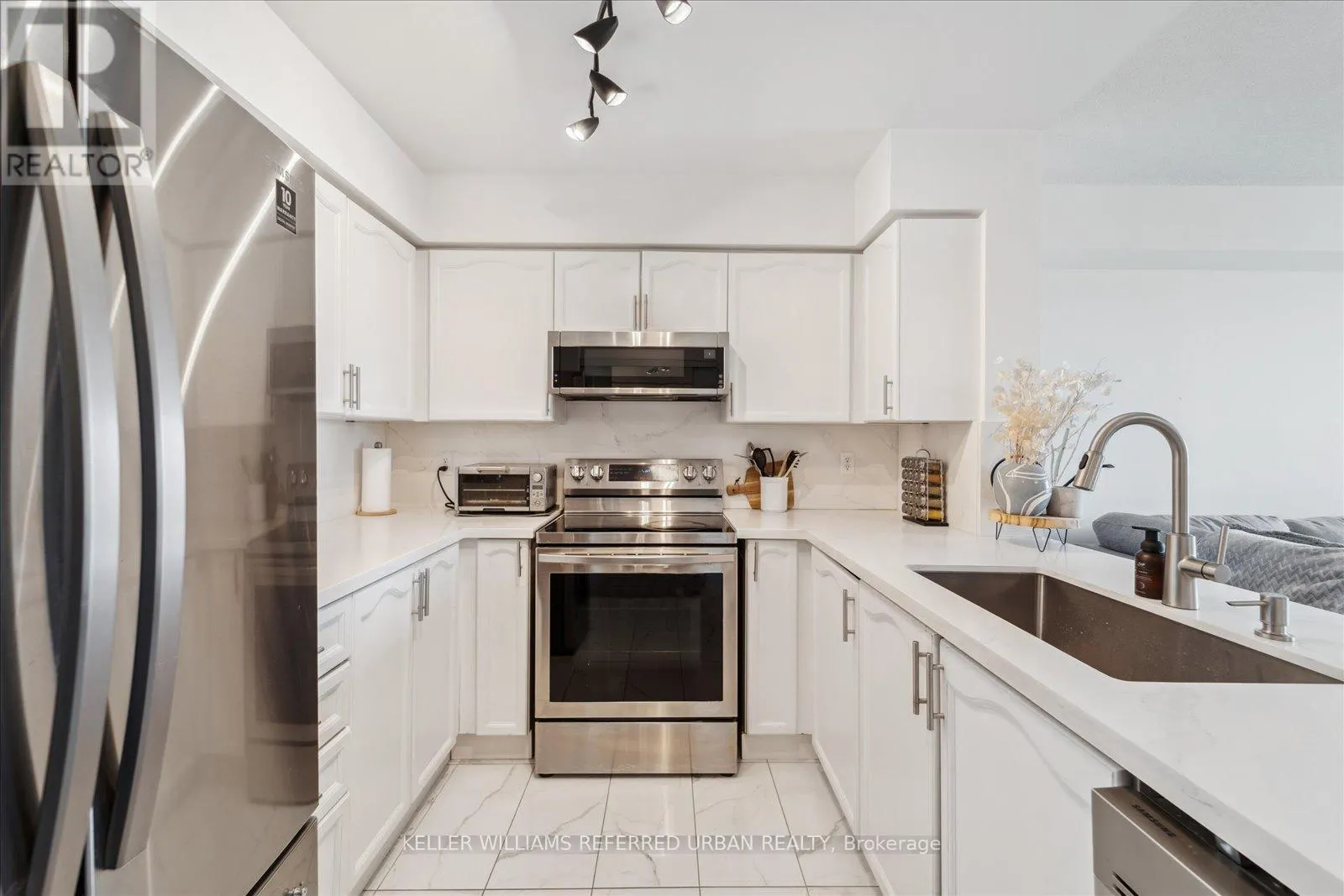 605 - 3 ELLESMERE STREET