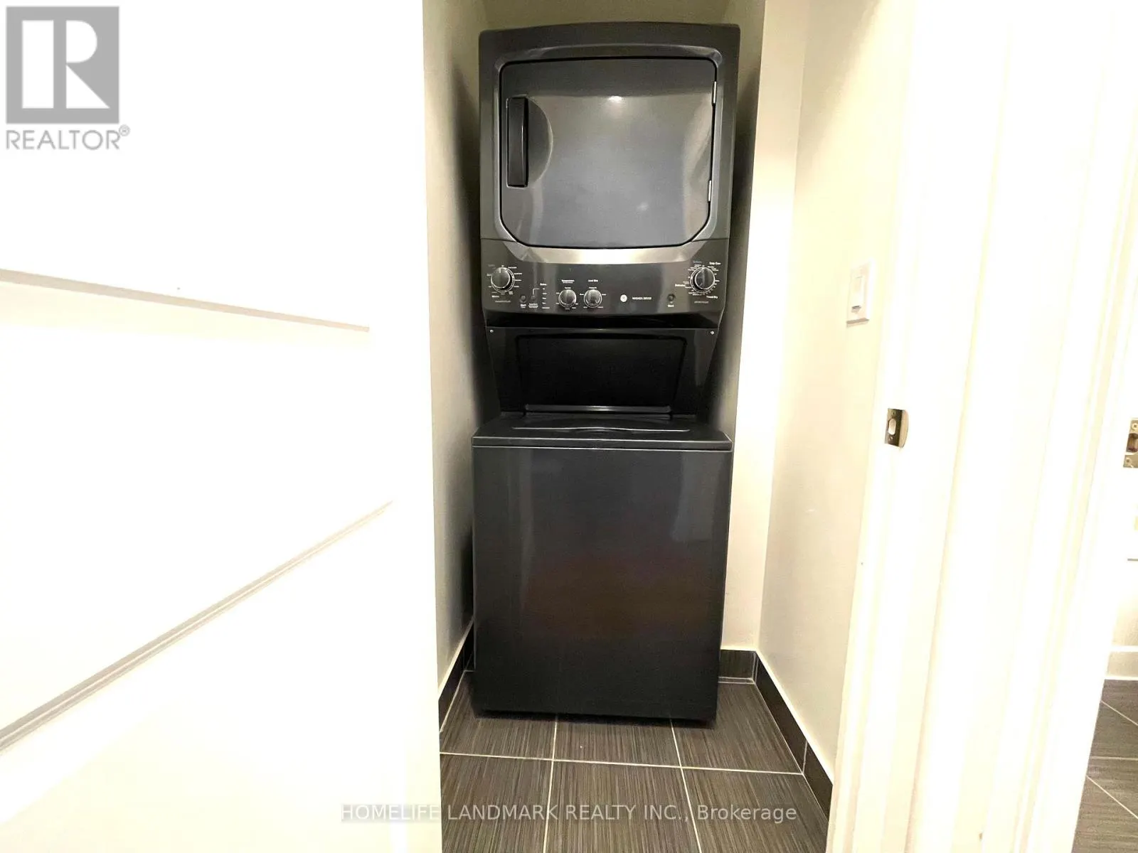 2322 - 7161 YONGE STREET