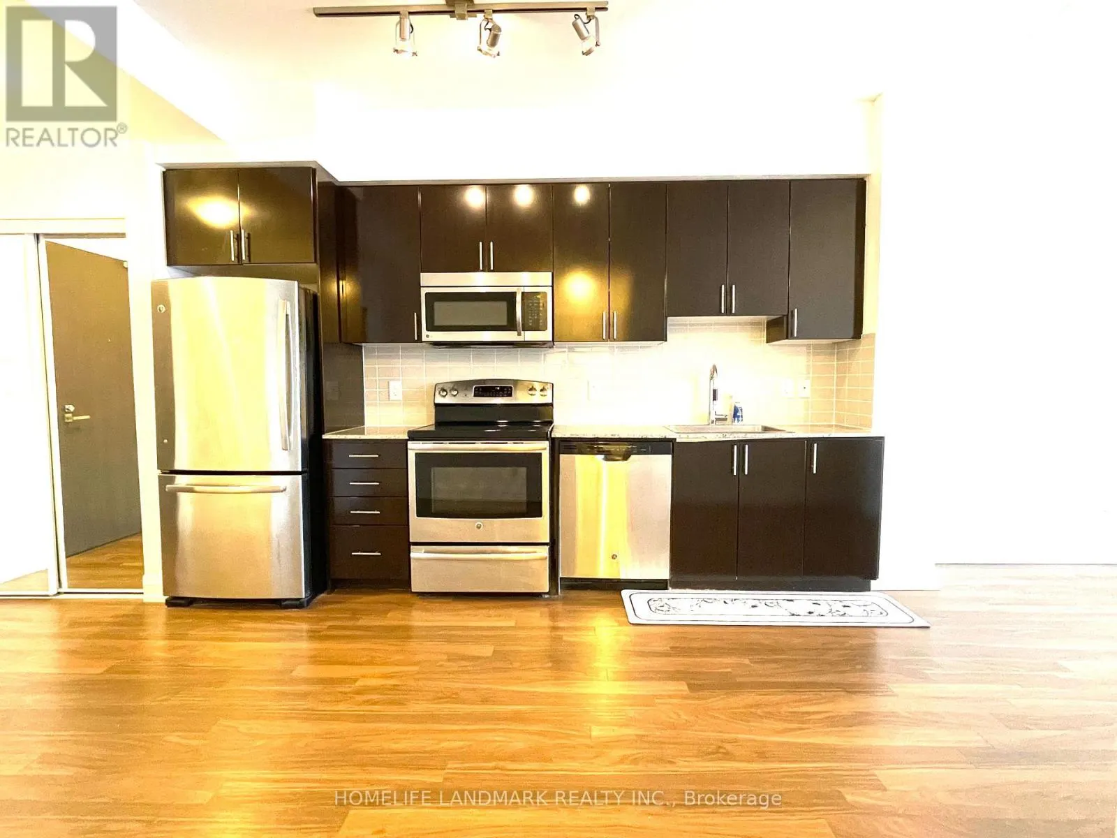 2322 - 7161 YONGE STREET