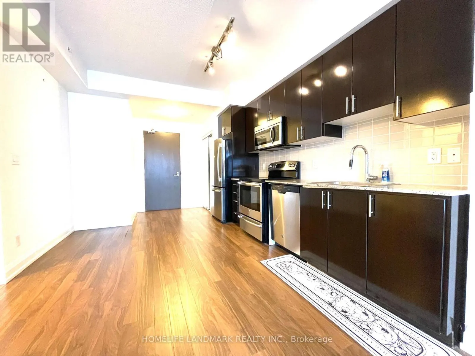 2322 - 7161 YONGE STREET