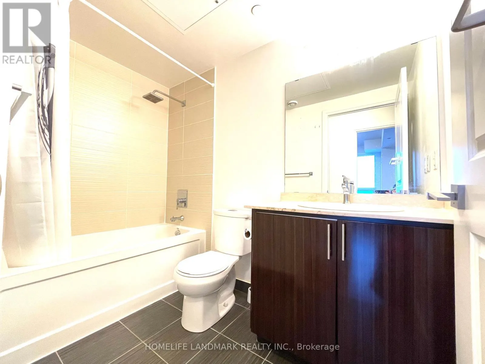 2322 - 7161 YONGE STREET