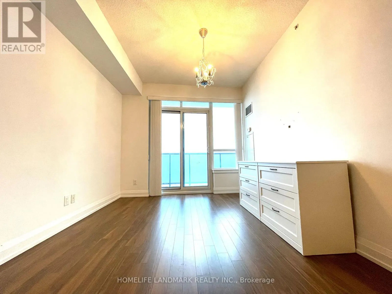2322 - 7161 YONGE STREET
