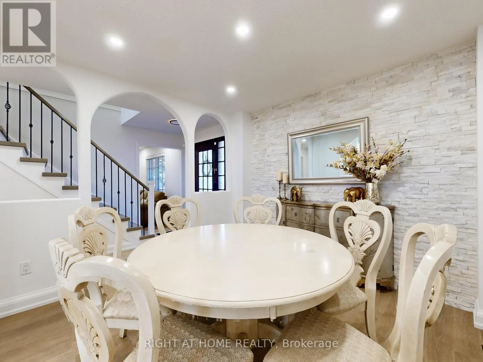 828 LESLIE VALLEY DRIVE