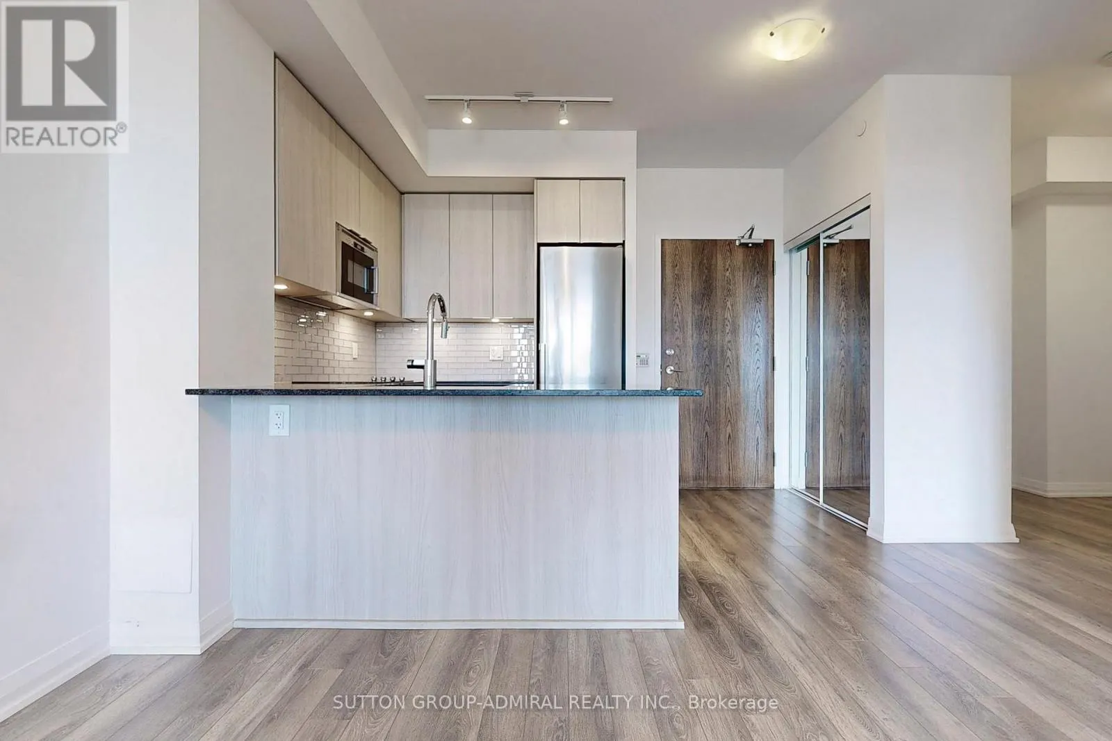 316 - 99 EAGLE ROCK WAY