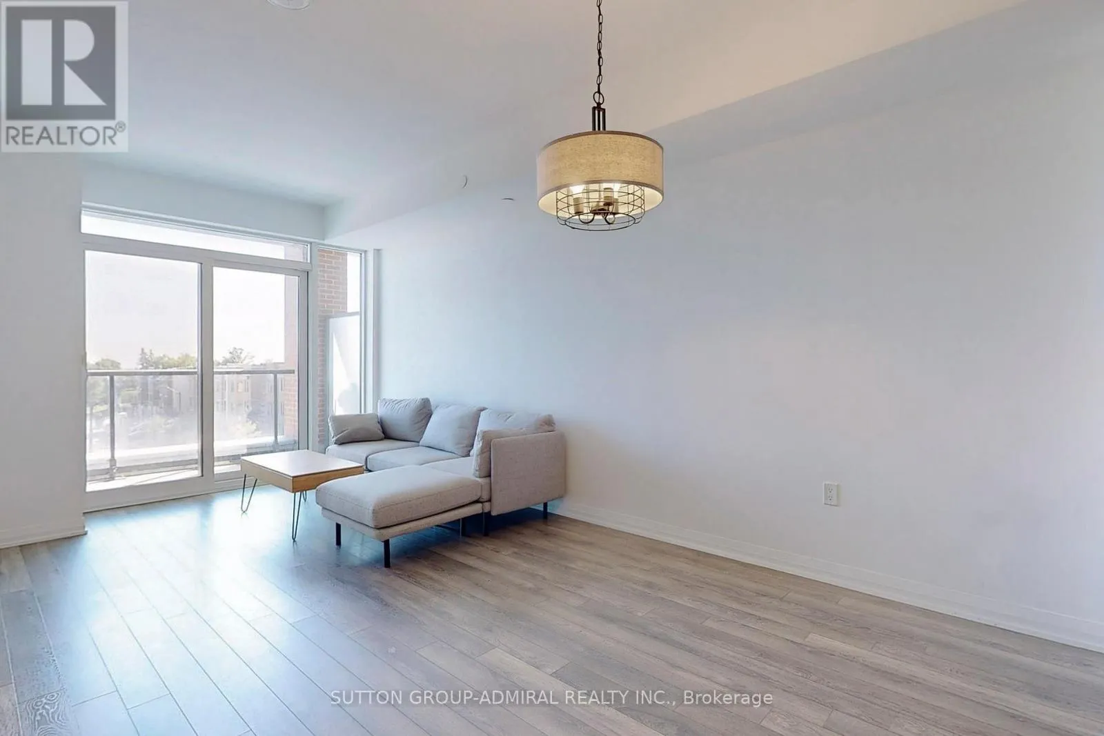316 - 99 EAGLE ROCK WAY