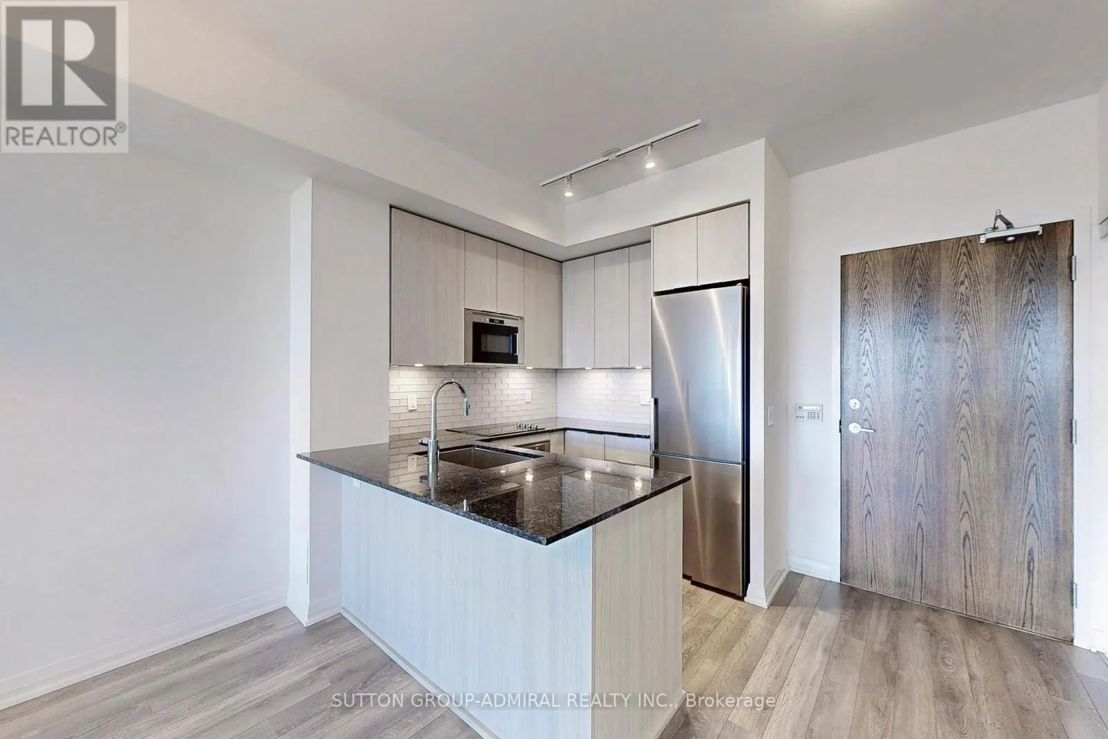 316 - 99 EAGLE ROCK WAY