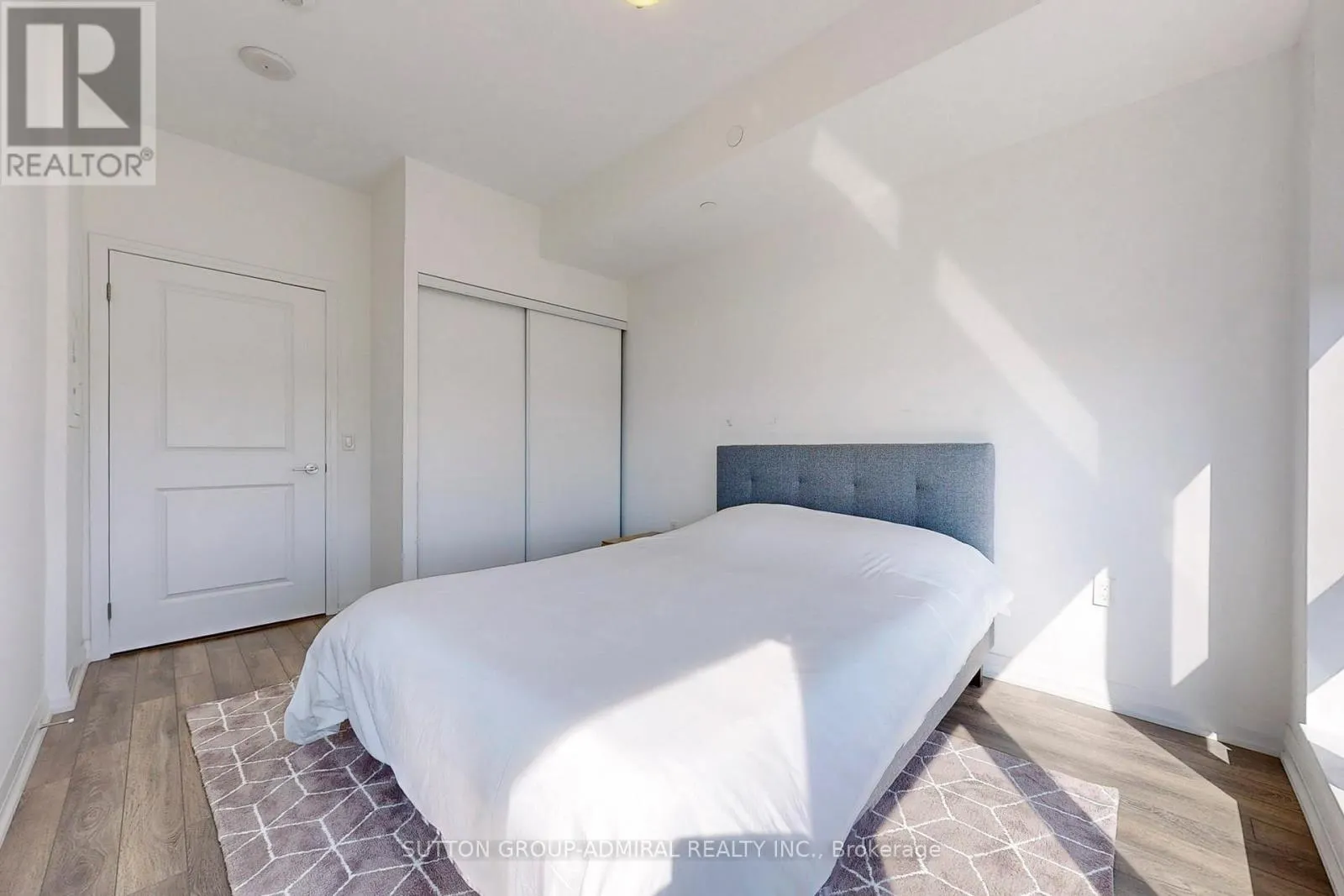 316 - 99 EAGLE ROCK WAY