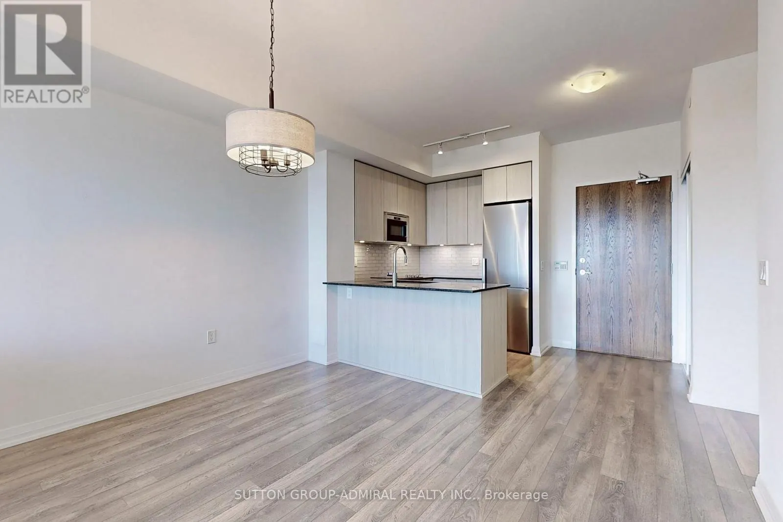 316 - 99 EAGLE ROCK WAY
