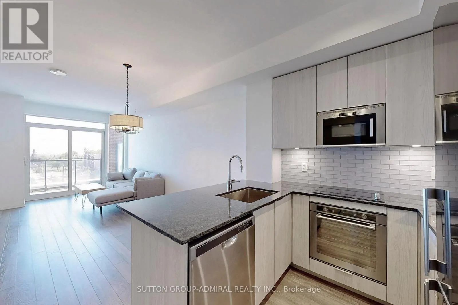 316 - 99 EAGLE ROCK WAY
