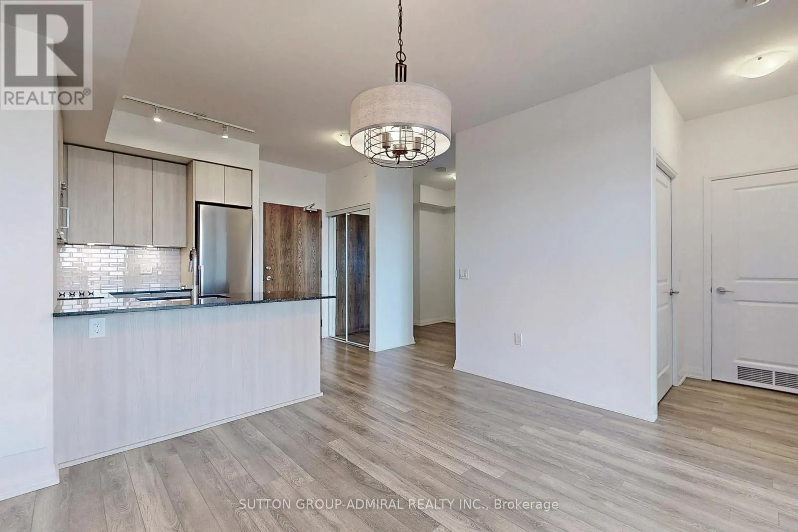 316 - 99 EAGLE ROCK WAY