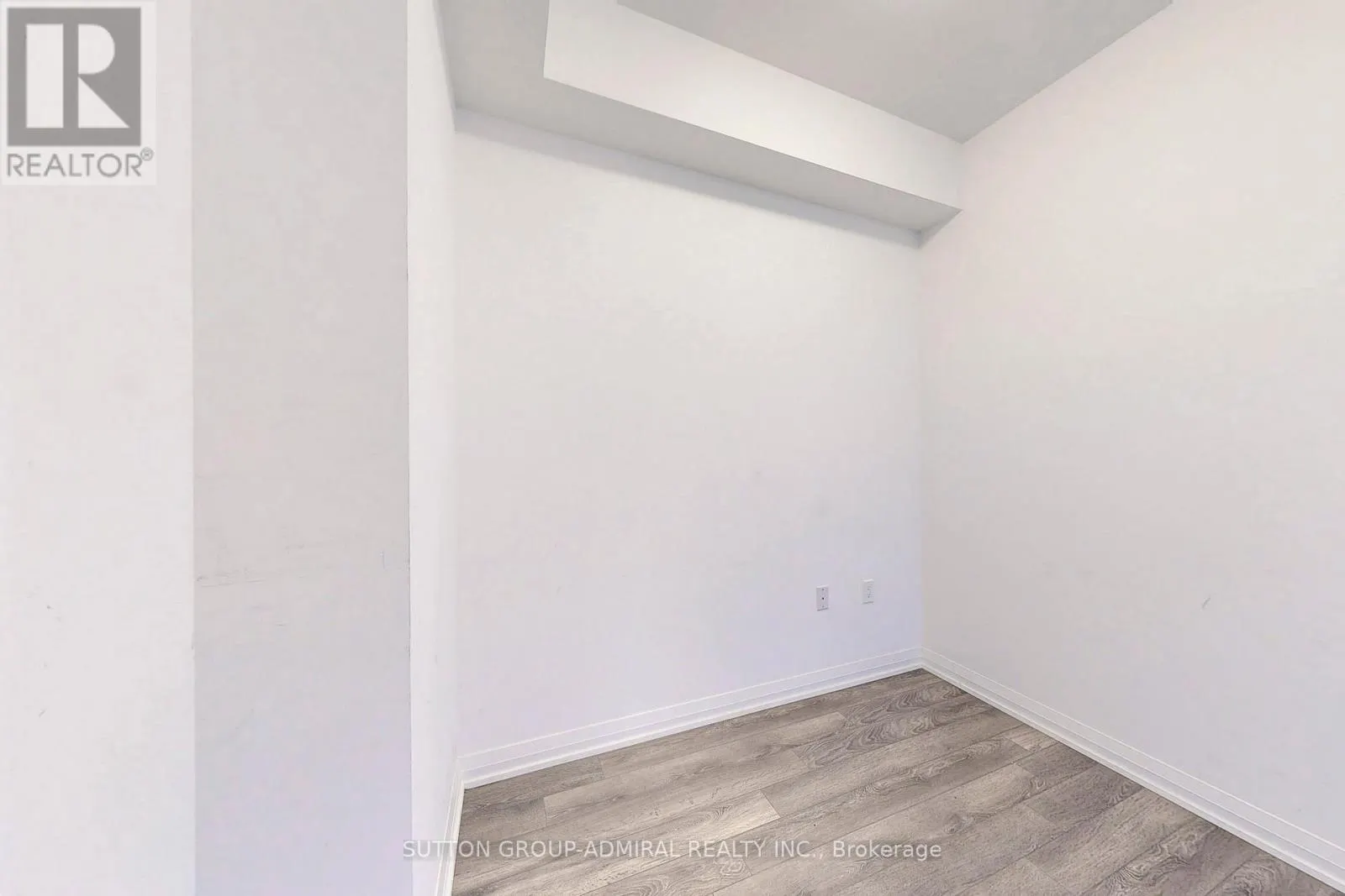 316 - 99 EAGLE ROCK WAY