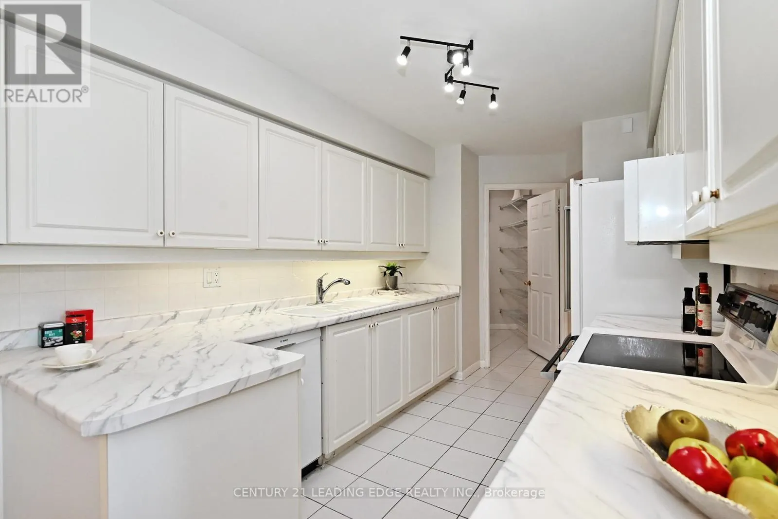 1212 - 610 BULLOCK DRIVE