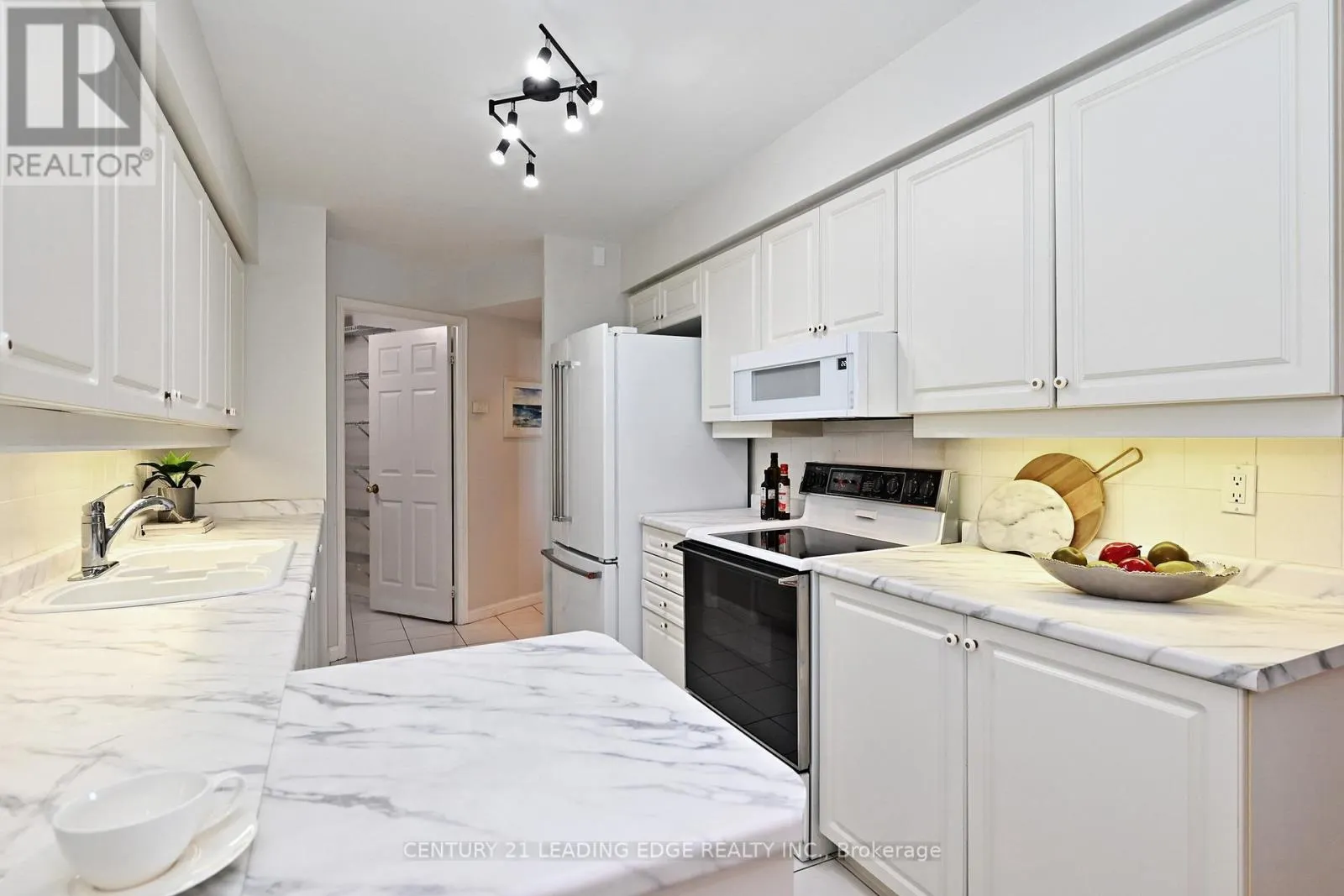 1212 - 610 BULLOCK DRIVE