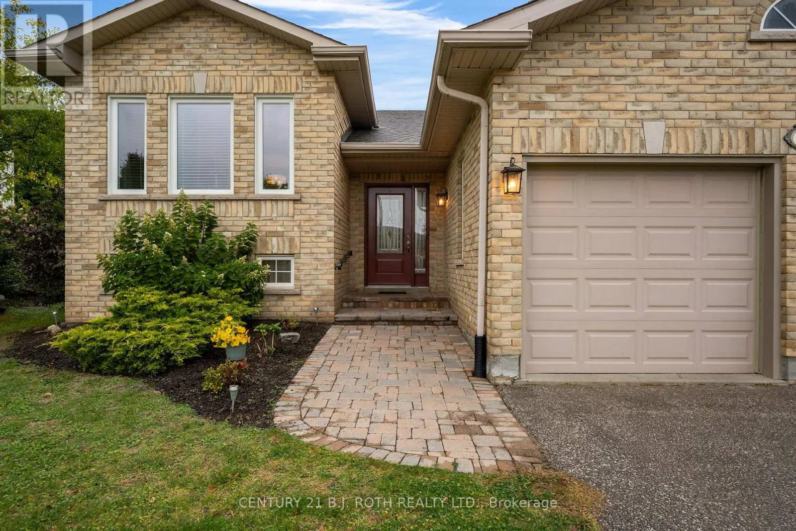 14 STONEMOUNT CRESCENT