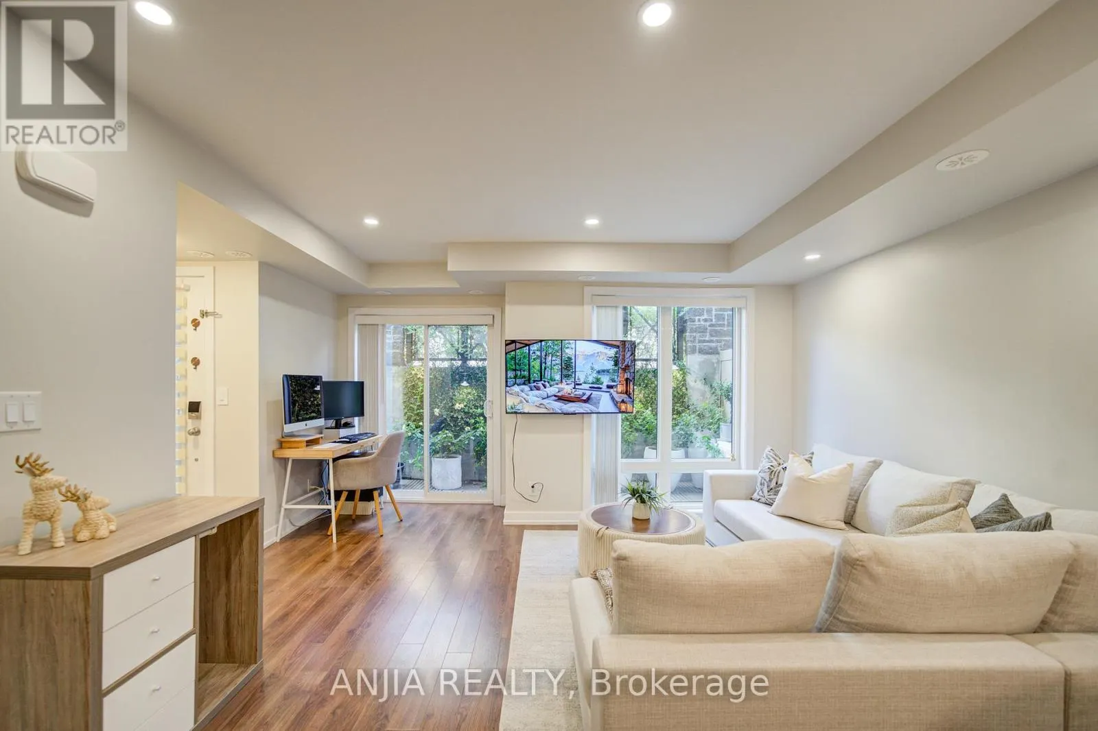1205 - 11 DUNSHEATH WAY