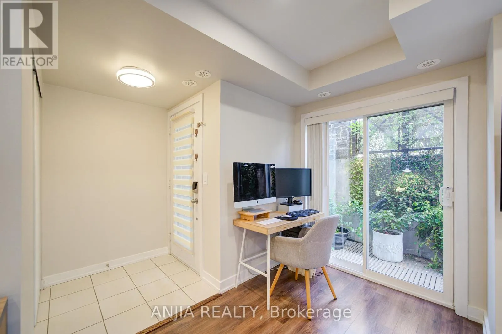 1205 - 11 DUNSHEATH WAY