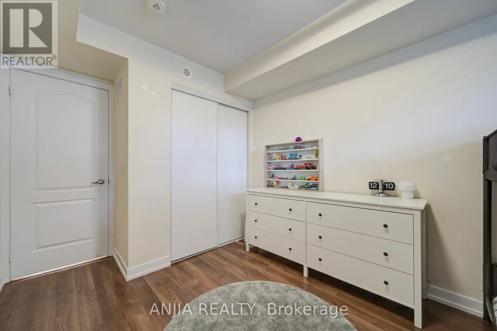 1205 - 11 DUNSHEATH WAY
