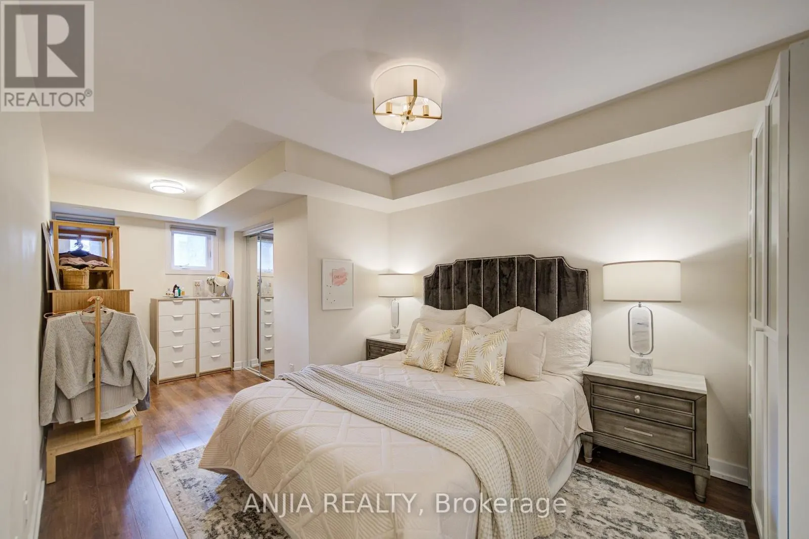 1205 - 11 DUNSHEATH WAY