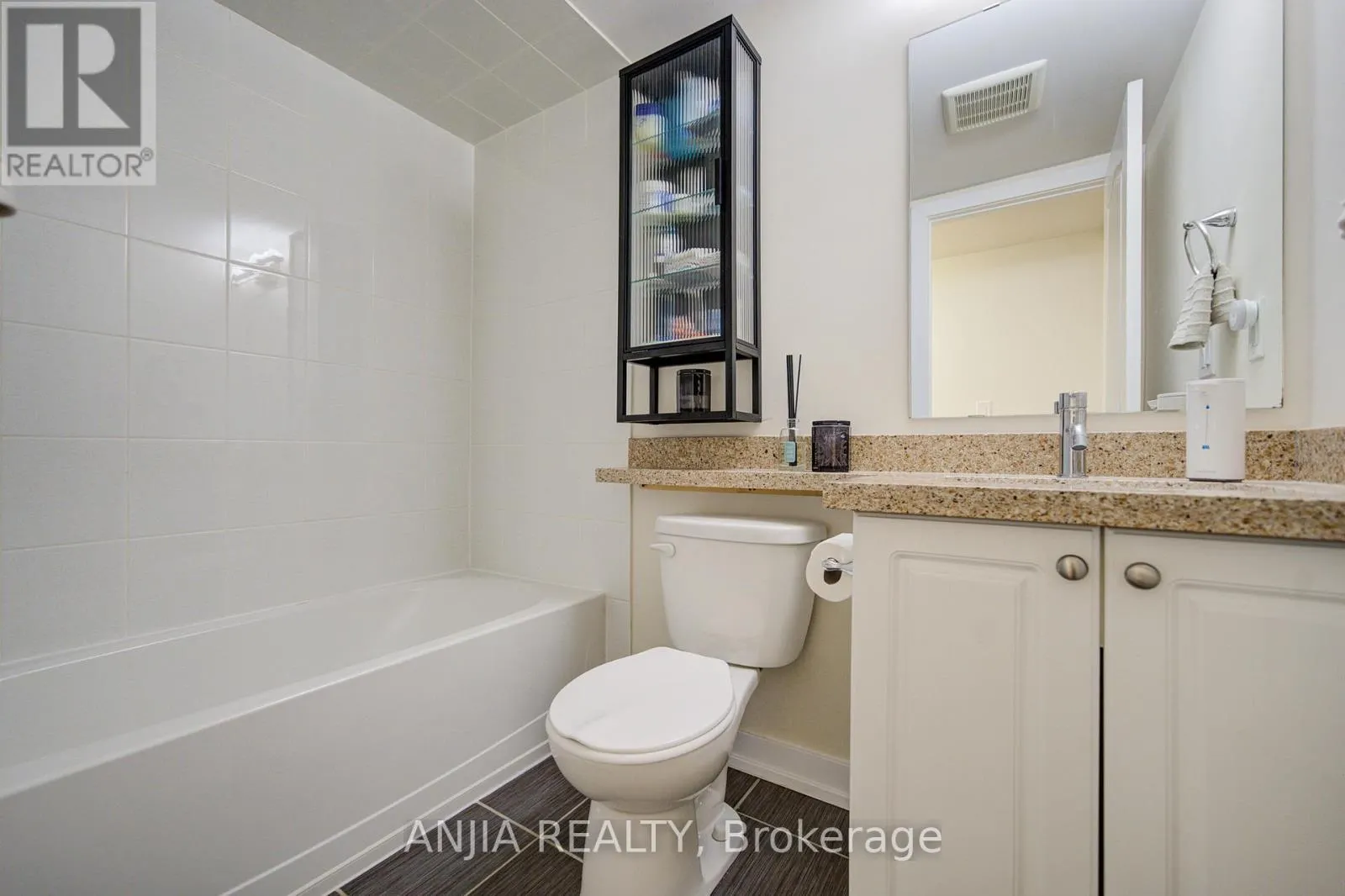 1205 - 11 DUNSHEATH WAY
