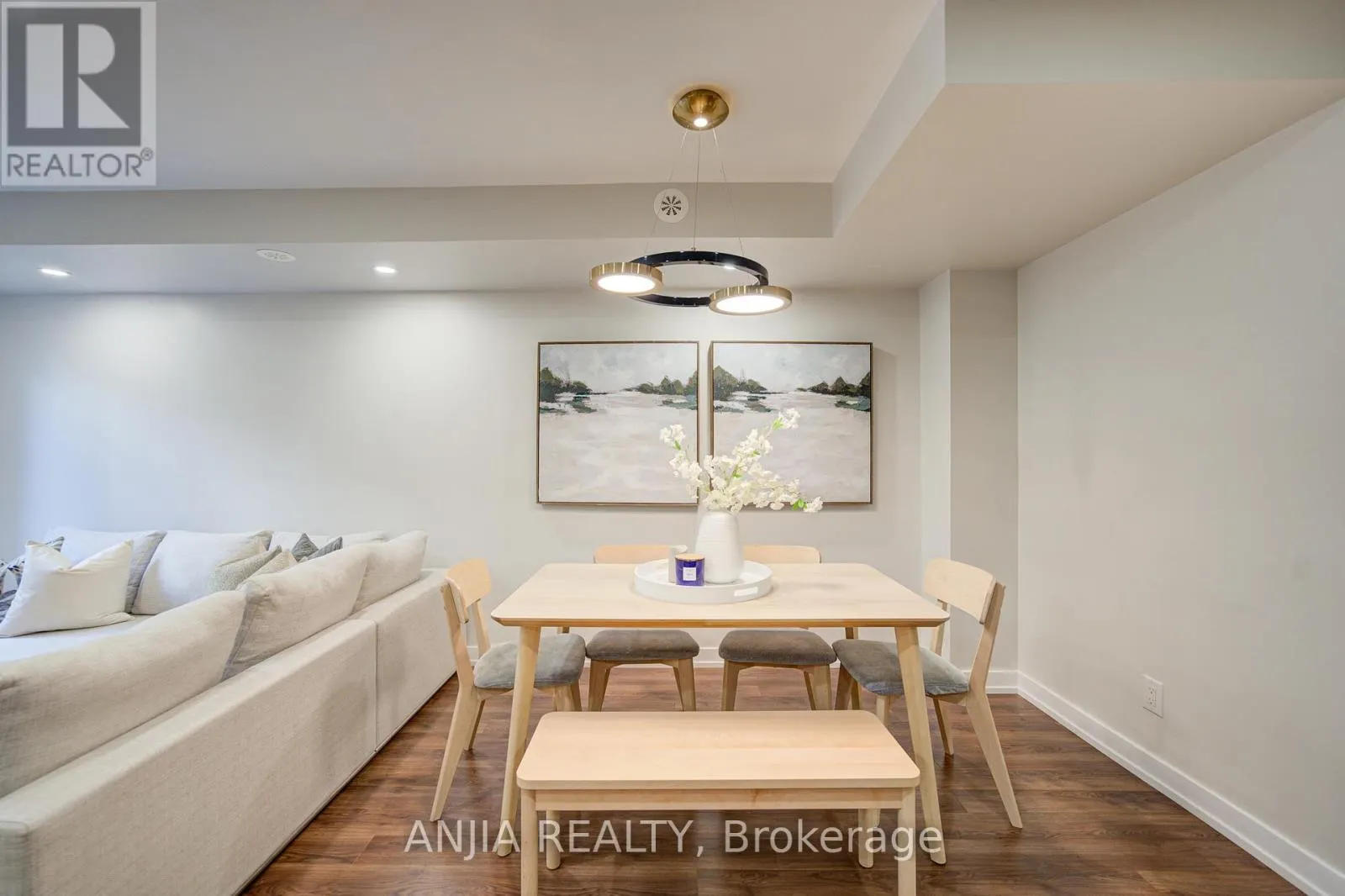 1205 - 11 DUNSHEATH WAY