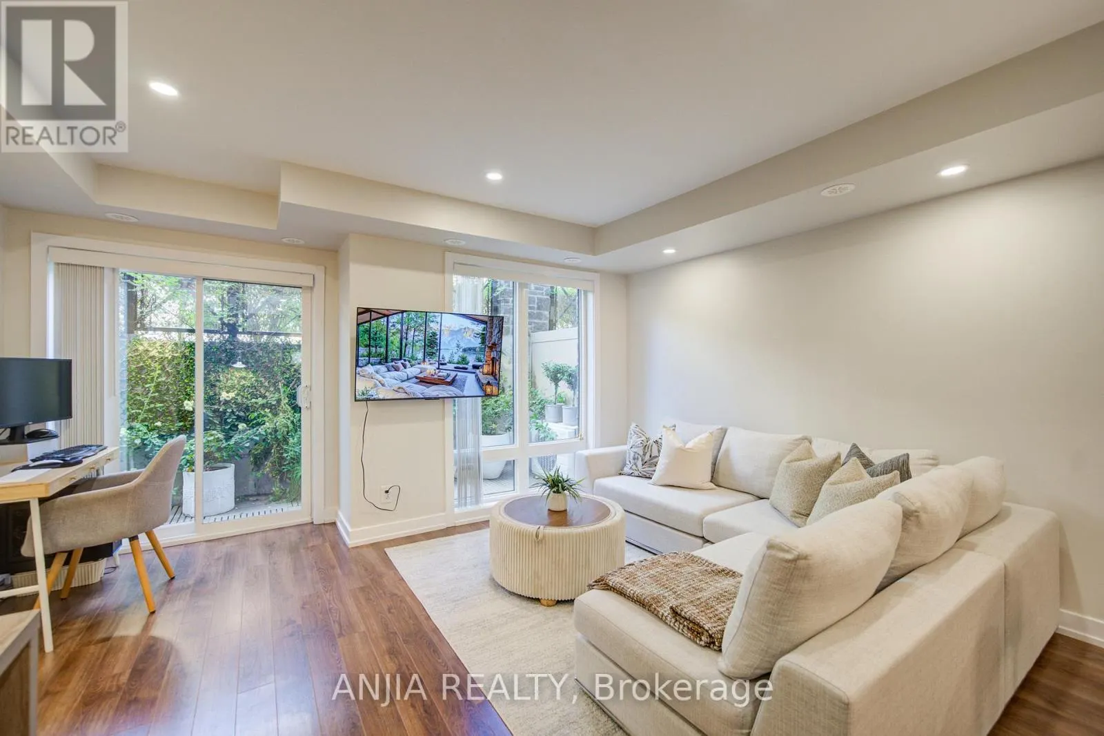 1205 - 11 DUNSHEATH WAY