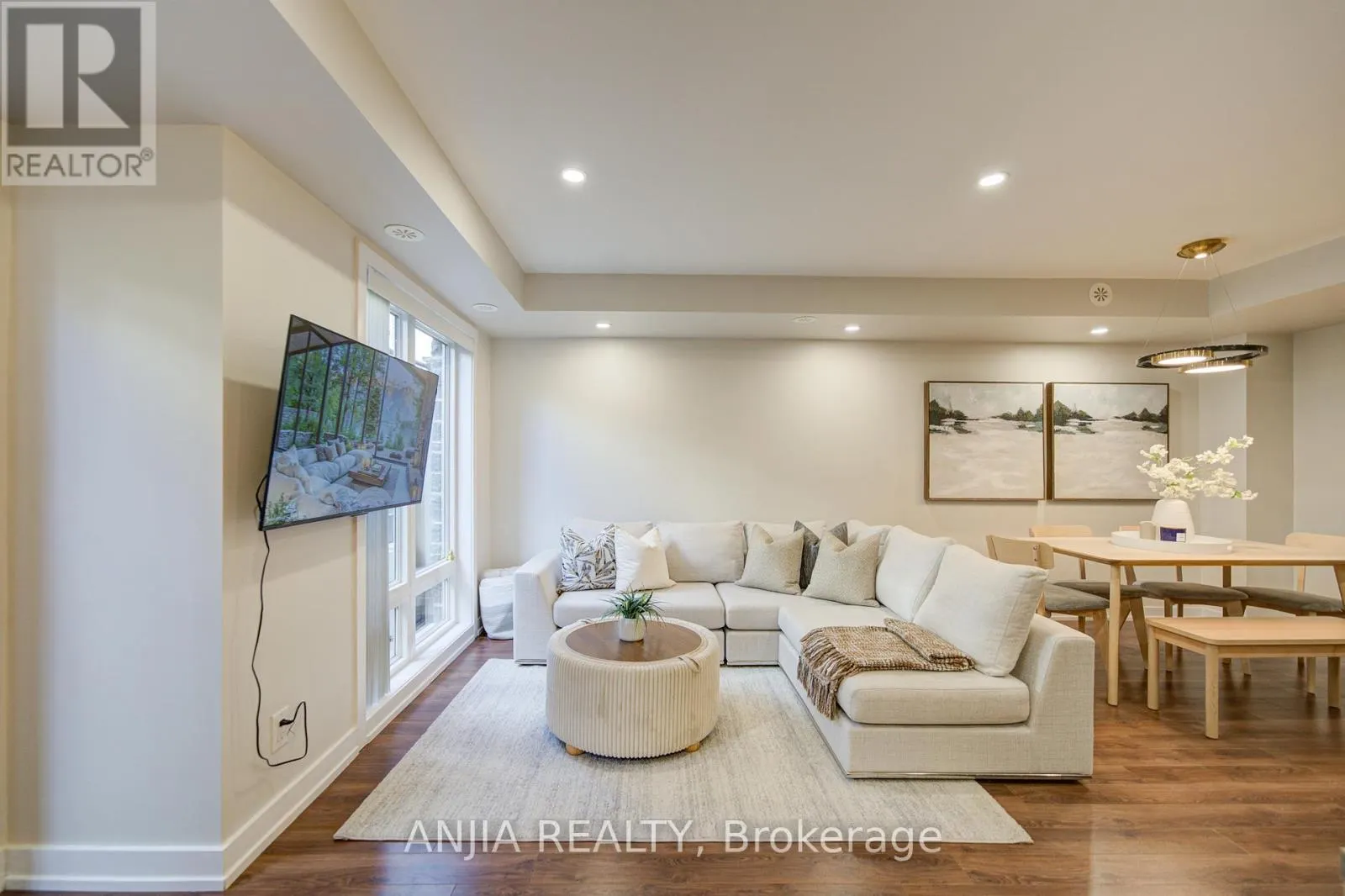 1205 - 11 DUNSHEATH WAY