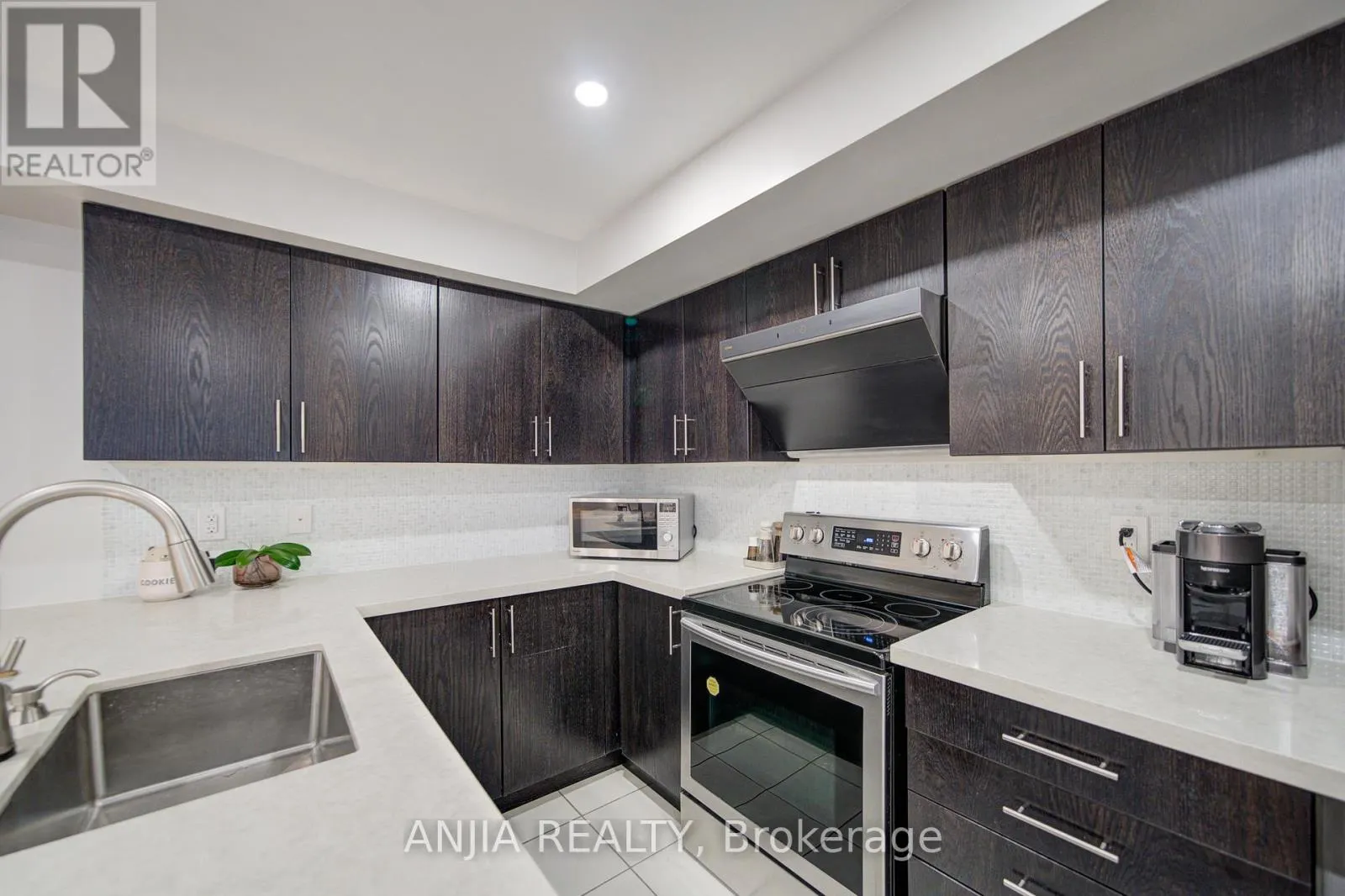 1205 - 11 DUNSHEATH WAY