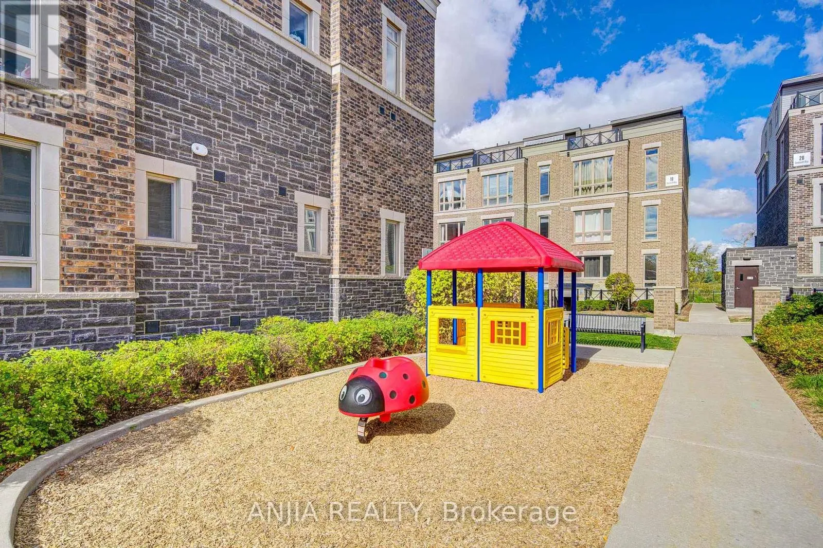 1205 - 11 DUNSHEATH WAY