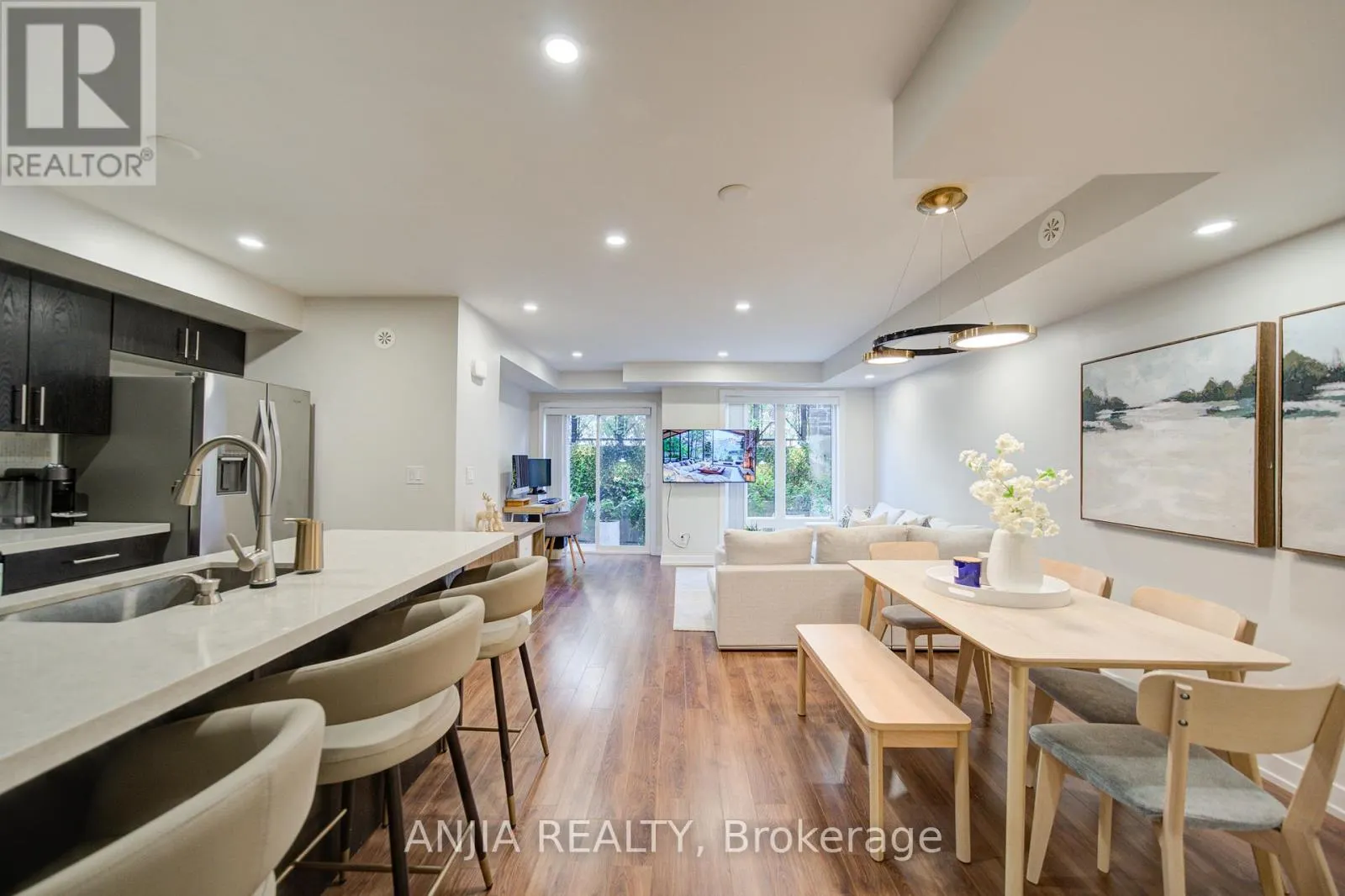 1205 - 11 DUNSHEATH WAY